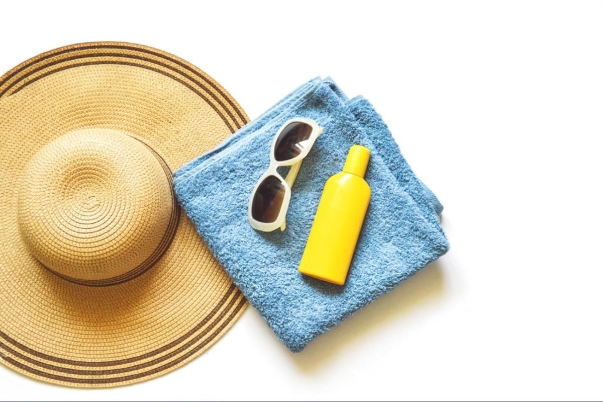Chapeau, serviette, lunettes et crème solaire à emporter à Paradise Valley